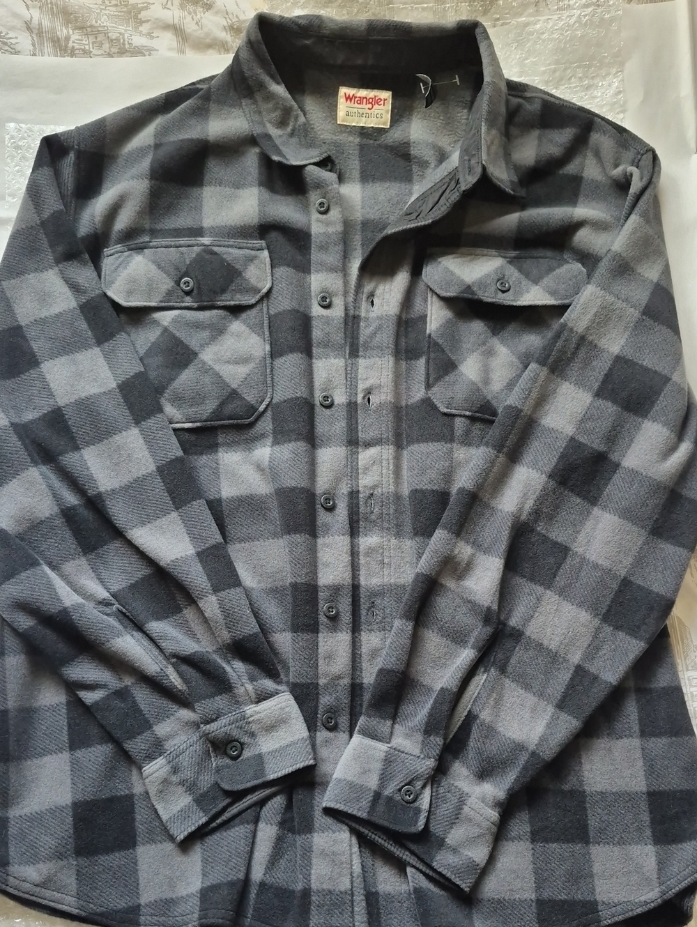 Wrangler Authentics Men's Long Sleeve Plaid Fleece Shirt - EUC